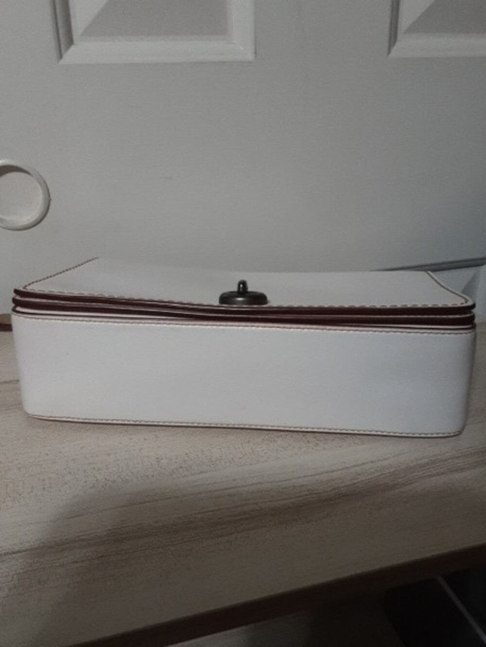 Coach EUC Dinky 1941 Cream Leather Crossbody with Intergrated Kisslock - Picture 5 of 7